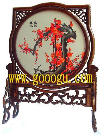 梅花雙面繡臺(tái)屏，傳統(tǒng)蘇繡