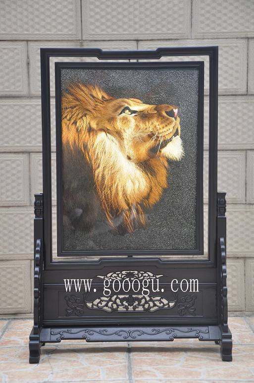 獅子是一種吉祥的之物，代表權(quán)利和公正。